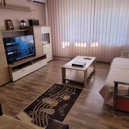Quiet, Relaxing, Family Friendly Daire Bükreş Dış mekan fotoğraf